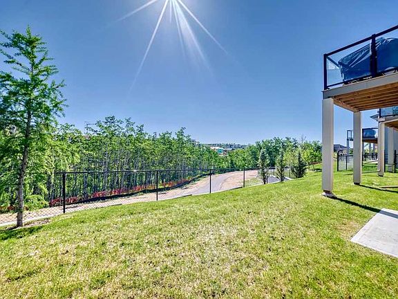 4th image of 53 Spring Cres SW