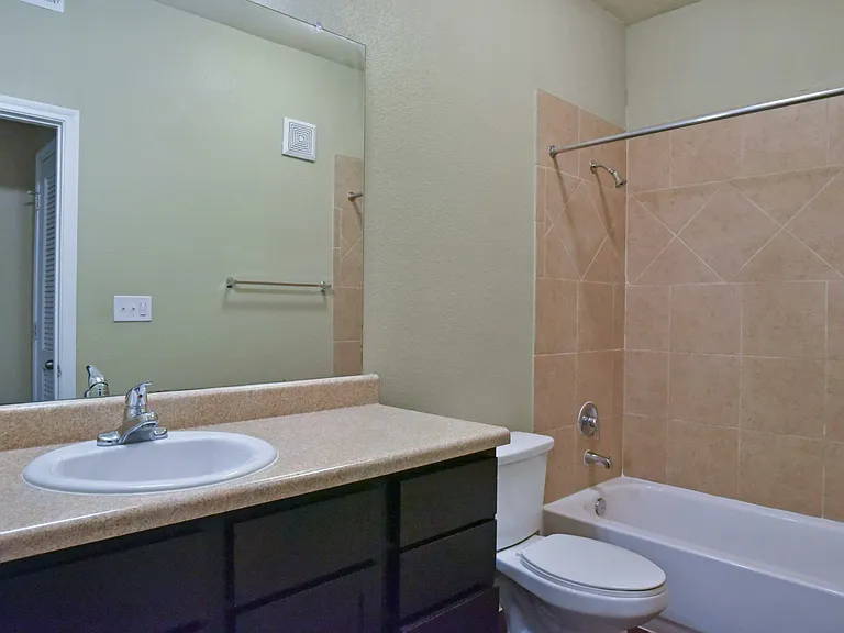 Oakland Hills Apartments — Photo 5