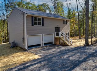 516 Featherbed Ln, Hedgesville, WV 25427