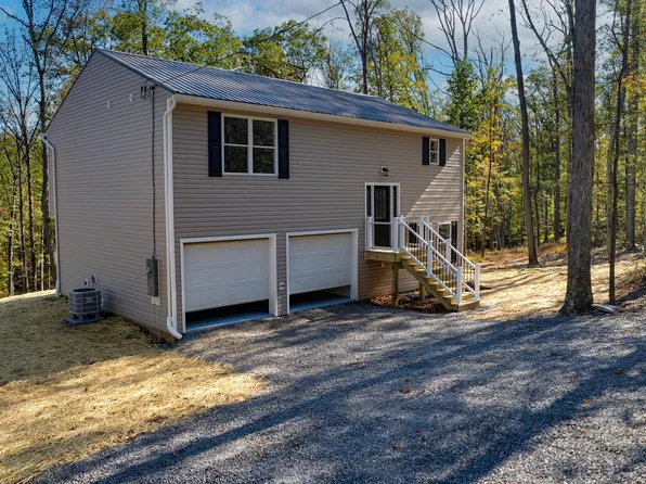 516 Featherbed Ln, Hedgesville, WV 25427