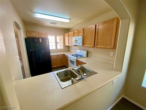 4th image of 7452 Zabriskie St