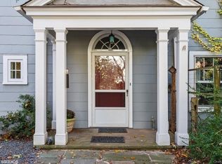8 Sarven Ct, North Tarrytown, NY 10591