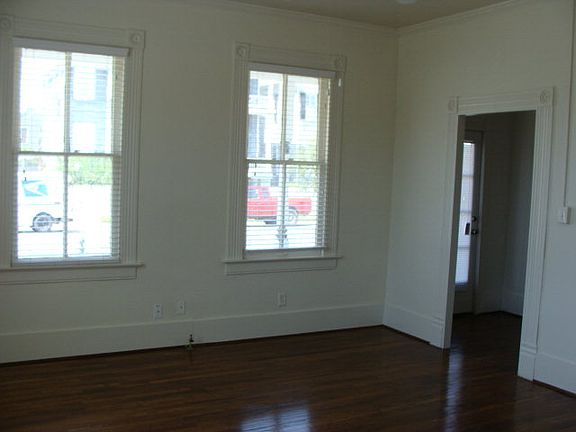 4th image of 1621 Winnie St