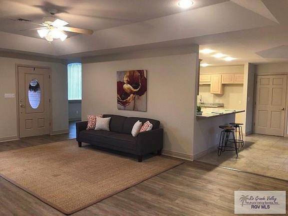 5th image of 810 Parkview Cir
