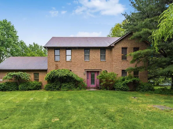 2966 Knoll Dr, Columbus, OH 43230