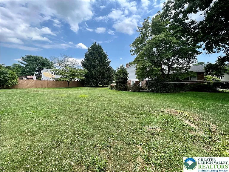 1160 Brentwood Ave — Photo 14