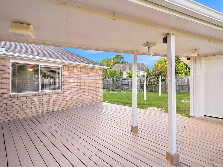 15911 Moon Rock Dr — Photo 33
