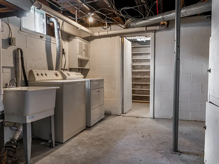 712 W 22nd St — Photo 16