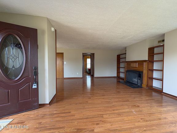 5th image of 5212 Jacksboro Pike