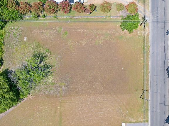 3rd image of 810 Harley Dr