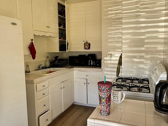 4th image of 2446 Mohawk St