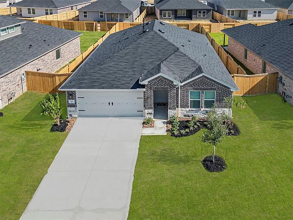 2nd image of 315 Chateau Bay Ln