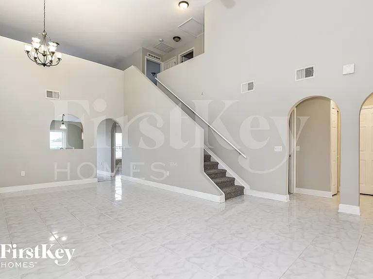 3808 McKinley Dr — Photo 5