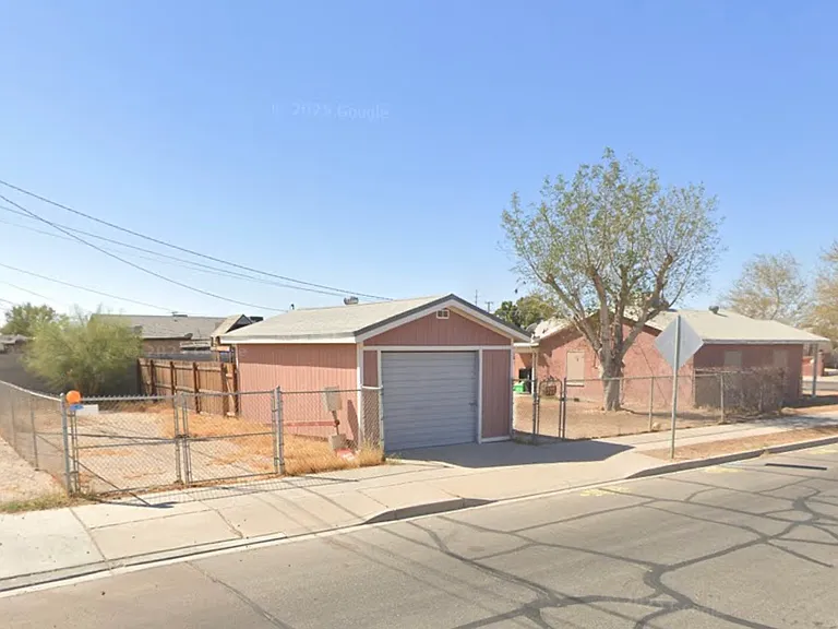 1801 S 11th Ave — Photo 3