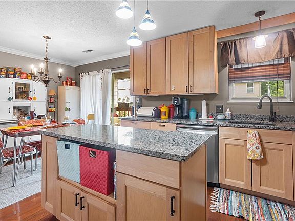 4th image of 280 Carmel Woods Dr