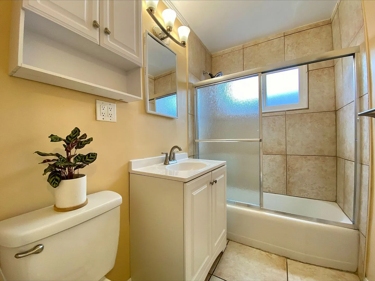Conveniently Situated Near Shops, Breweries, & Restaurants in North Park! In Unit Washer & Dryer!... — Photo 2