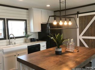 209 Sandy Oaks Dr, Seguin, TX 78155