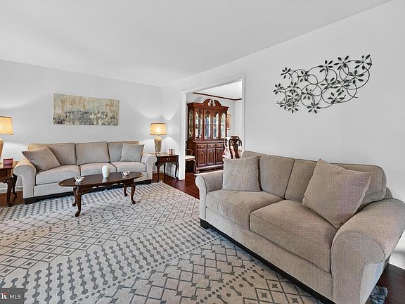 5th image of 114 Windmoor Rd