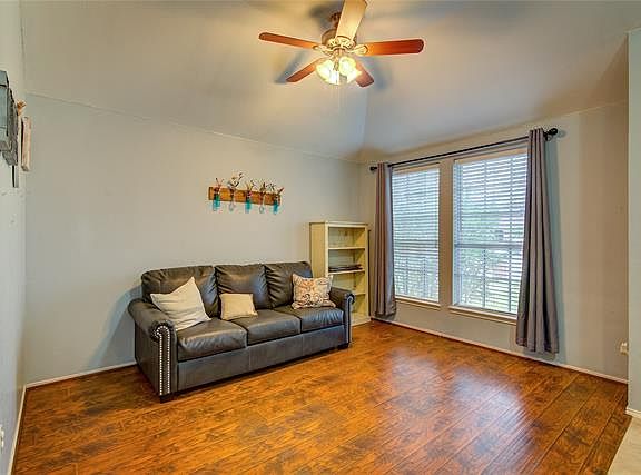 2nd image of 313 Aspenwood Trl