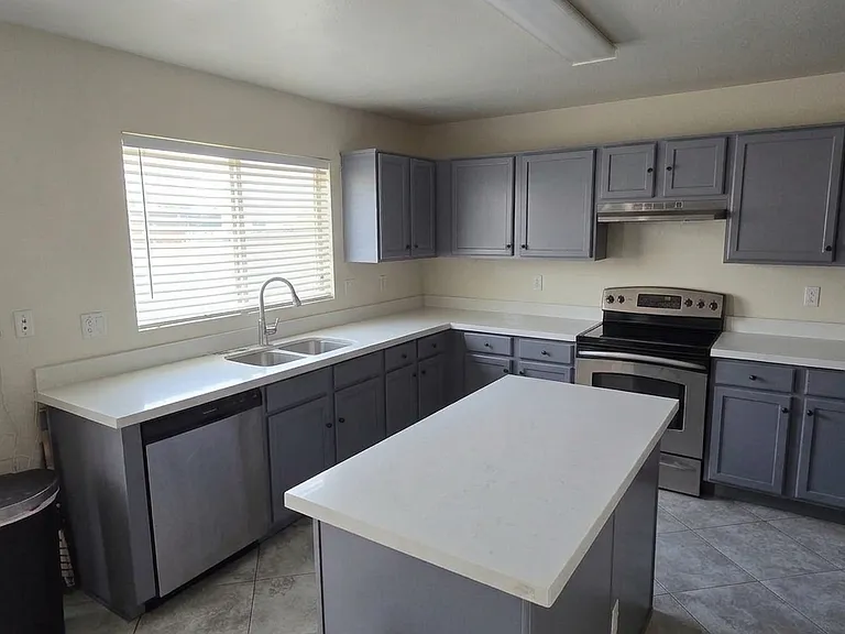 6338 W Watkins St — Photo 3