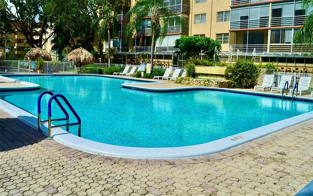 1 bed, 1.5 bath, 940 sqft, $1,600 — Photo 1