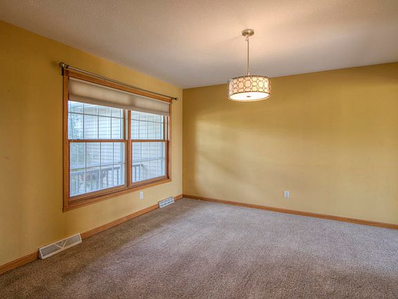 5th image of 308 N Creek Dr