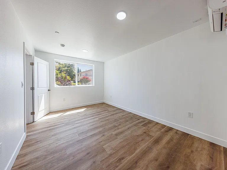 Huge 2, 3 & 4 Bed 2026 Townhomes — Photo 83