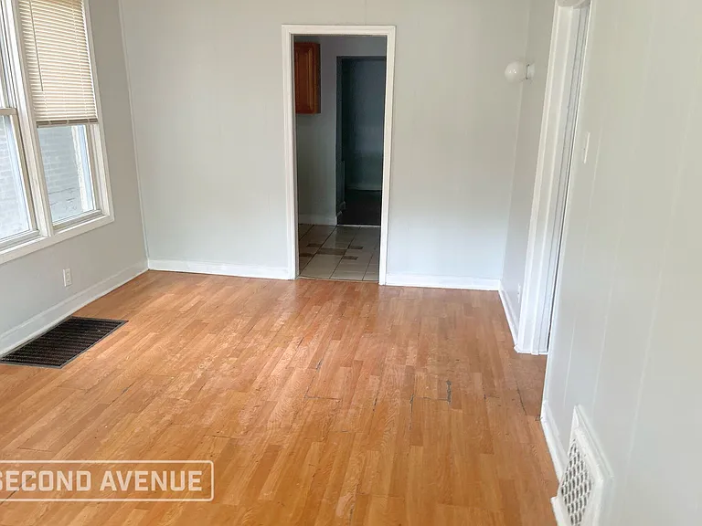 8239 S Woodlawn Ave — Photo 2