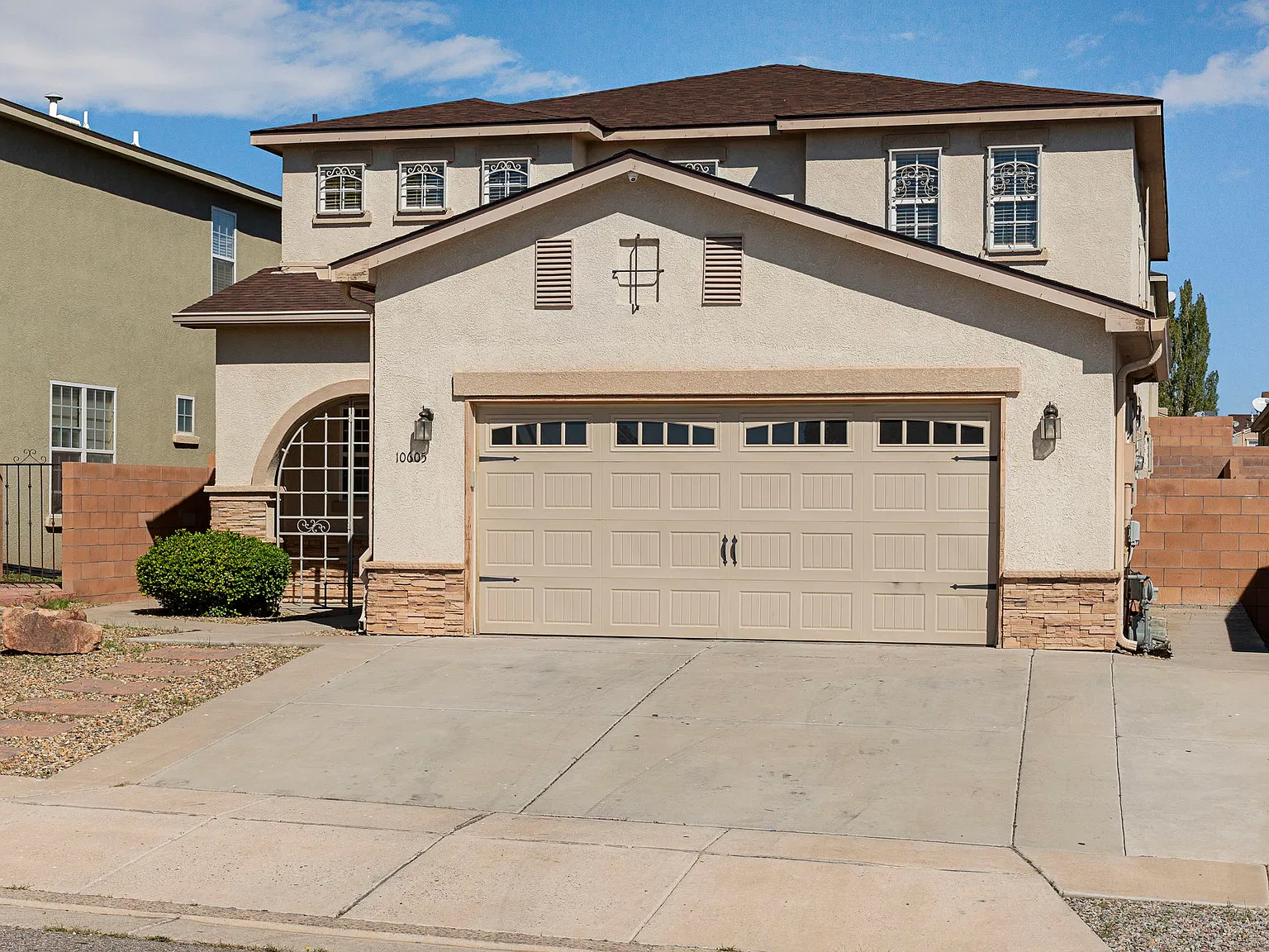 4 bed, 3.5 bath, 3020 sqft, $2,695 — Photo 1