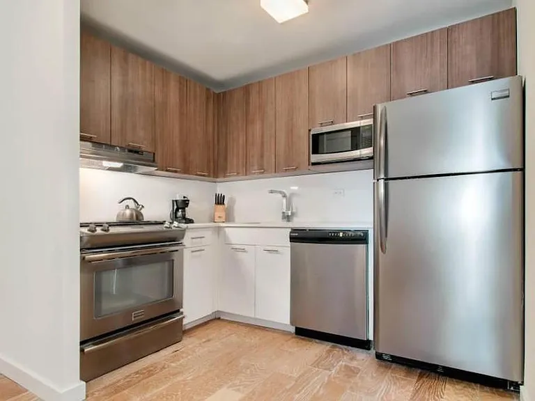 247 E 28th St #14F — Photo 2