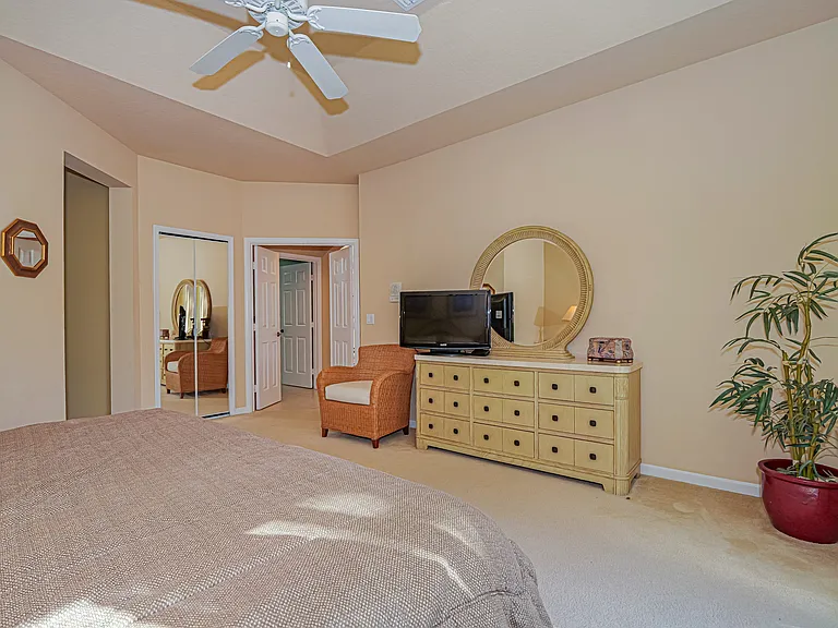 2135 S Maiden Ln — Photo 15