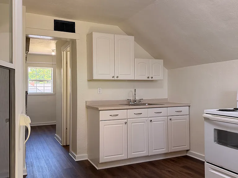 1313 Strawn Ave #2 — Photo 3