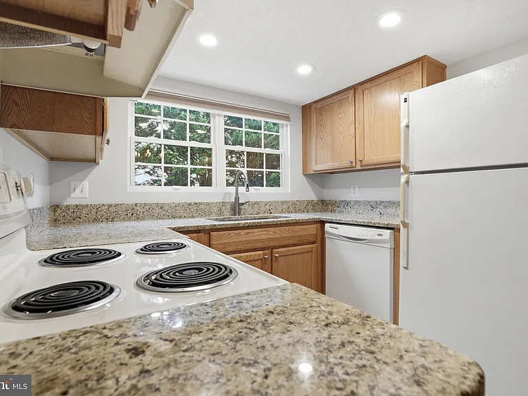 119 Fort Evans Rd SE #B — Photo 7