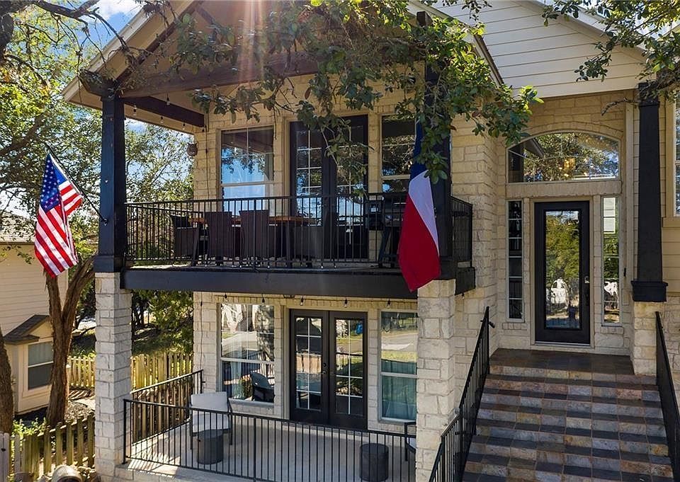 1st image of 204 Pinehurst Cir