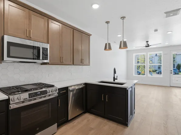 11331 S Lake Run Rd W, South Jordan, UT 84009