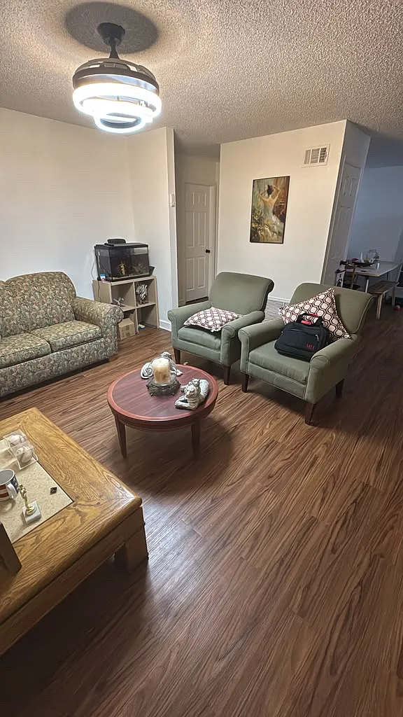 711 East Ct — Photo 2