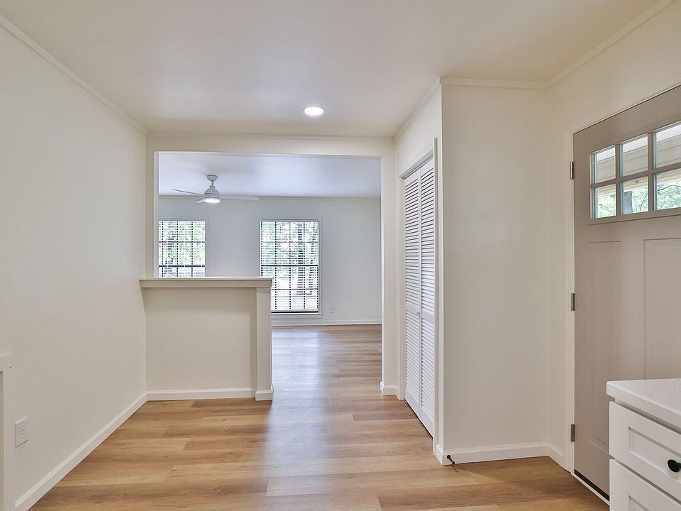 2nd image of 100 Timber Ridge Ln #102