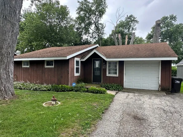 4711 Parkview Dr, McCullom Lake, IL 60050