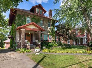 1075 W 3rd St, Dubuque, IA 52001