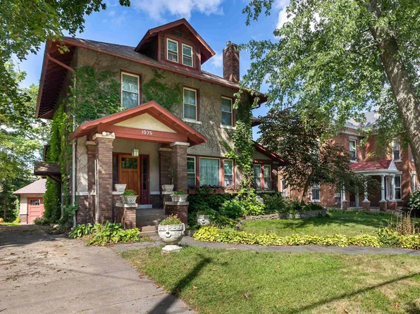 1075 W 3rd St, Dubuque, IA 52001