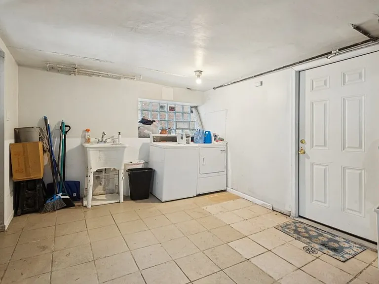 2249 W Arthur Ave #1 — Photo 7