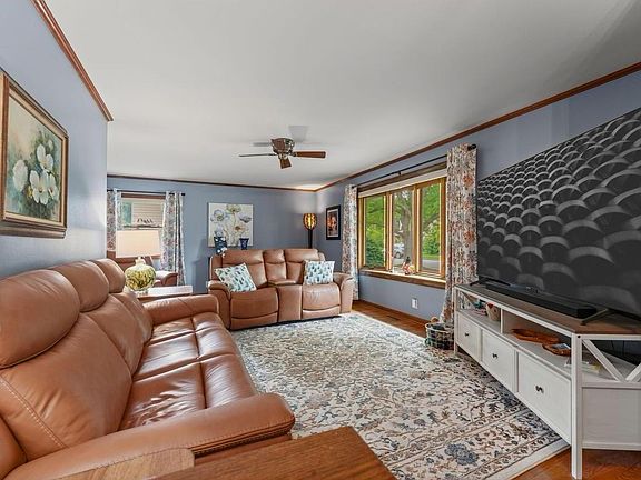 4th image of 8827 47th AVENUE