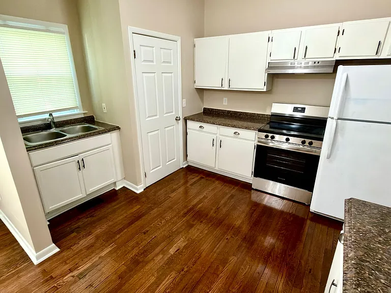 463 Averill Ave — Photo 9