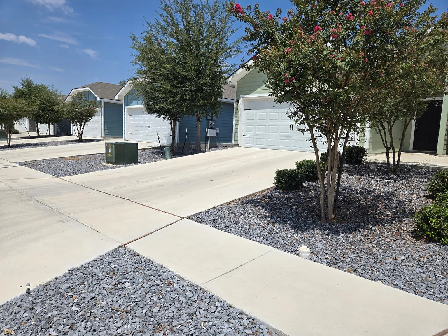 3 bed, 1400 sqft, $1,445 — Photo 3