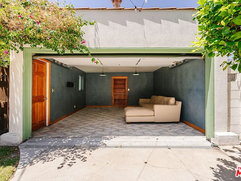 2735 Clyde Ave — Photo 34