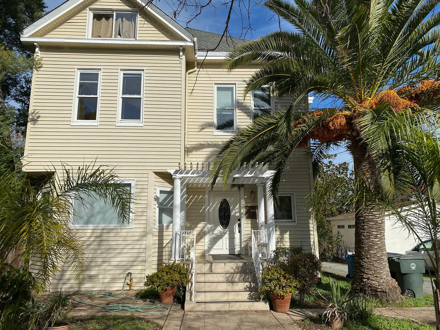 Studio, $2,450 — Photo 1