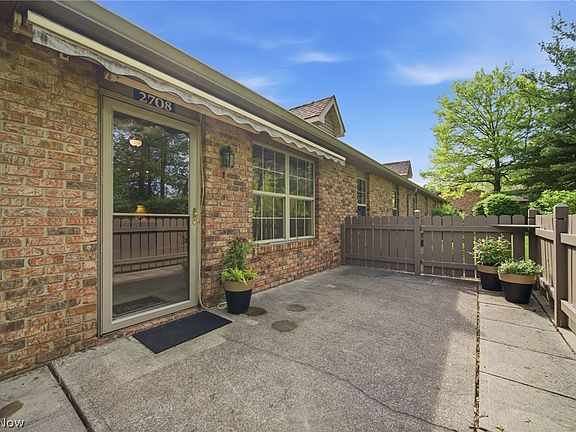 3rd image of 2708 Shakespeare Ln #2708