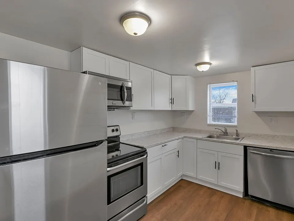 85-85 1/2 S Wheatland Ave
