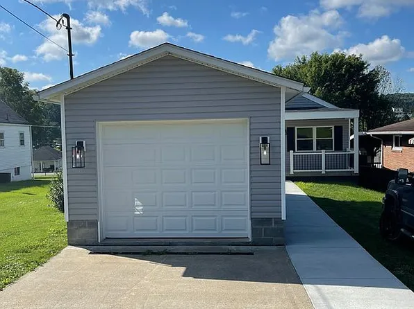 1450 Maple Ave, Bellaire, OH 43906