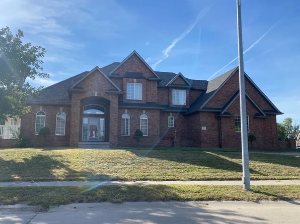 10 Marina Ct, Carter Lake, IA 51510